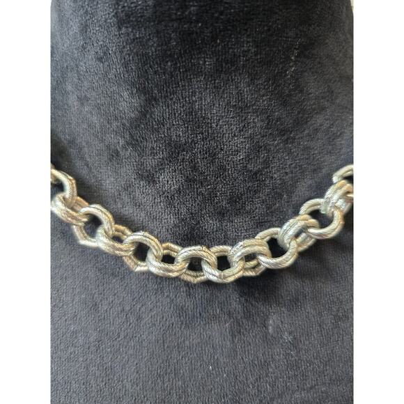 Women's Textured Chain Necklace With Lobster Clasp Elegant Statement Jewelry - Picture 3 of 6